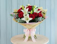 Букет цветов из:  Лилии и Розы в Курской