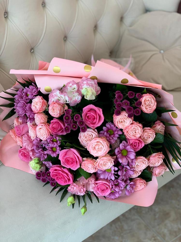 Букет цветов из: Хризантемы, Розы и Лизиантусы в Курской