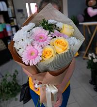 Букет цветов из:  Герберы, Розы и Хризантемы в Курской