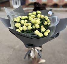 Букет Белые кустовые розы Солинеро в Курской