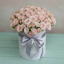 Цветочная композиция из Розы в шляпной коробке в Курской