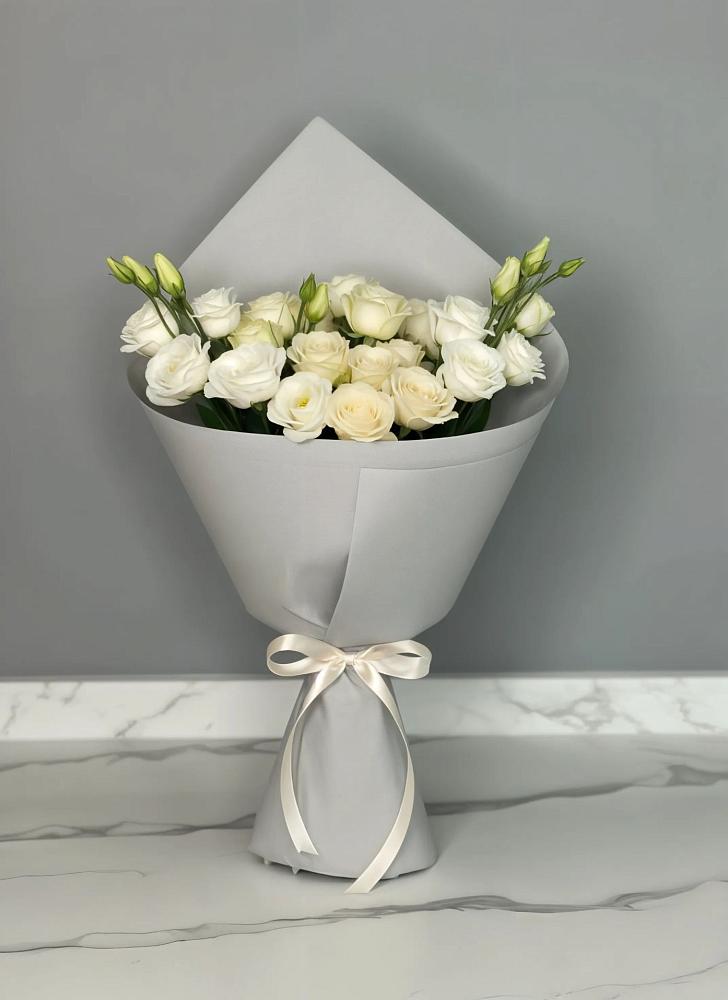 Букет цветов из: Розы и Лизиантусы в Курской