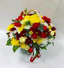 Цветочная композиция из Хризантемы и Розы в корзине в Курской