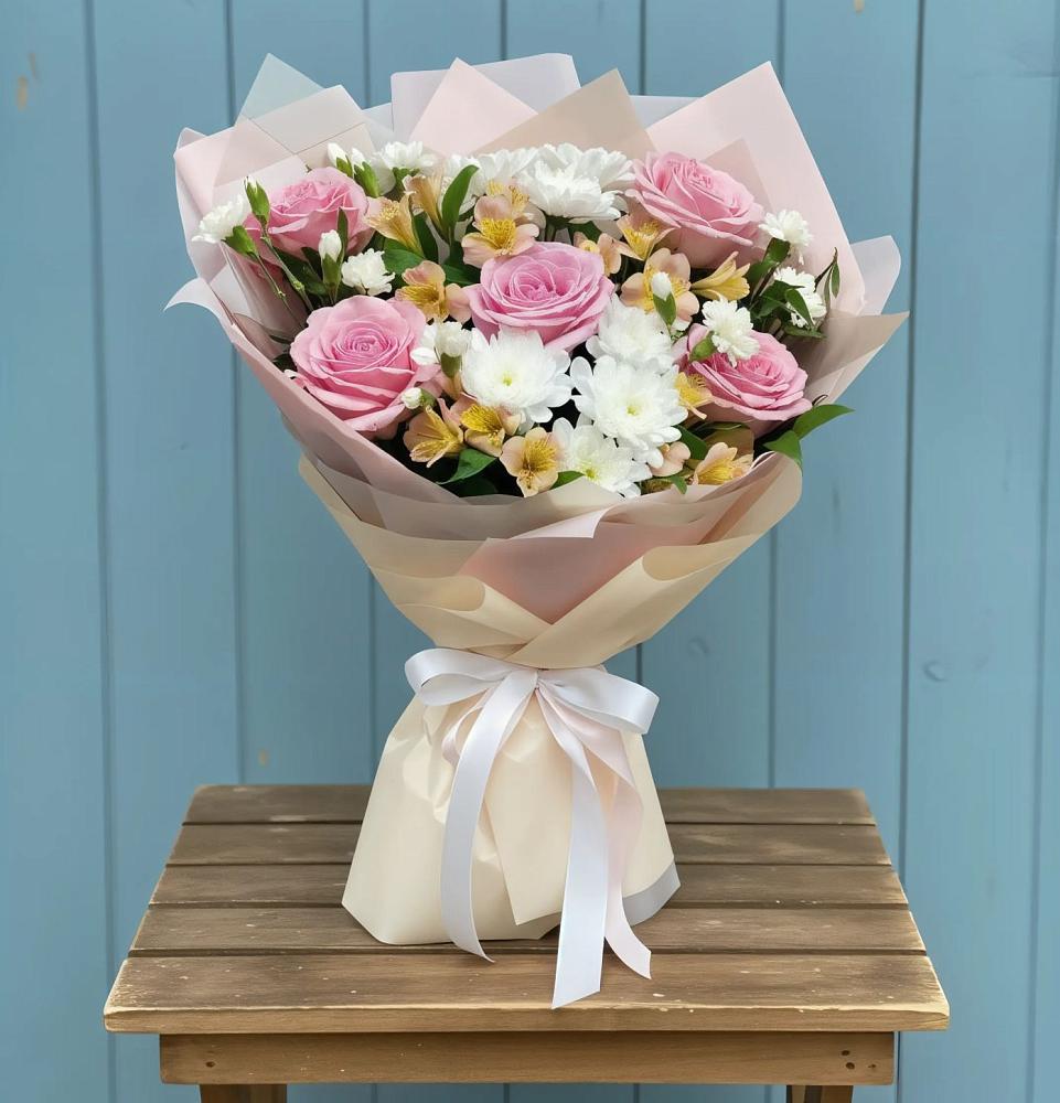 Букет цветов из: Гвоздики, Орхидеи и Розы в Курской