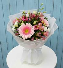 Букет цветов из:  Герберы, Альстромерии и Лизиантусы в Курской