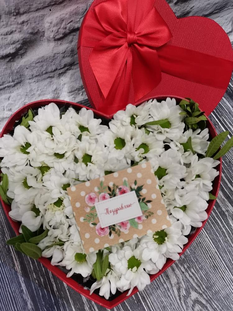 Цветочная композиция из Хризантемы в виде сердца в Курской