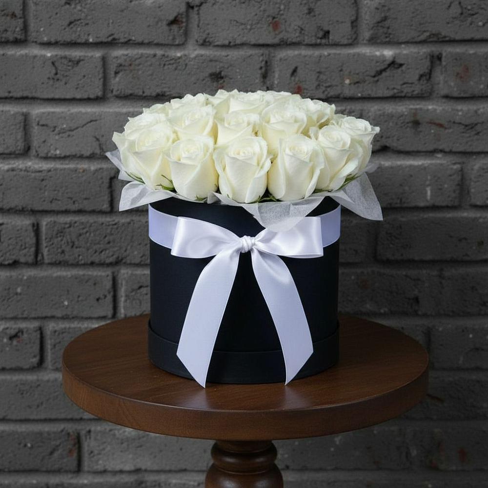 Цветочная композиция из Розы в шляпной коробке в Курской