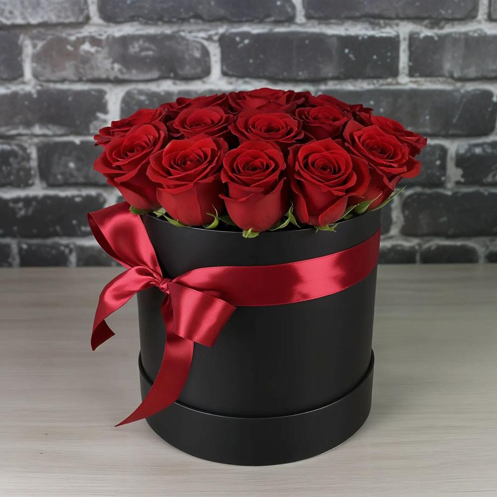 Цветочная композиция из Розы в шляпной коробке в Курской