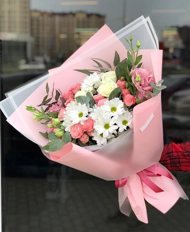 Букет цветов из: Розы, Лизиантусы и Хризантемы в Курской