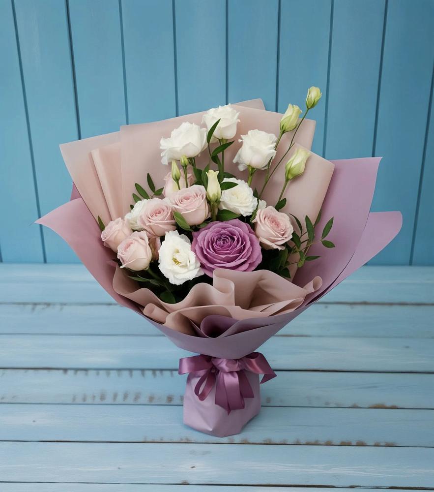 Букет цветов из: Розы и Лизиантусы в Курской