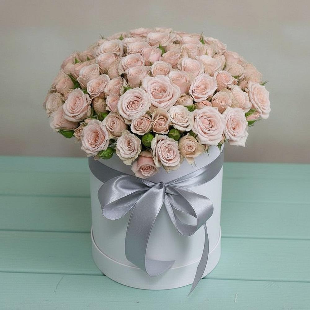 Цветочная композиция из Розы в шляпной коробке в Курской